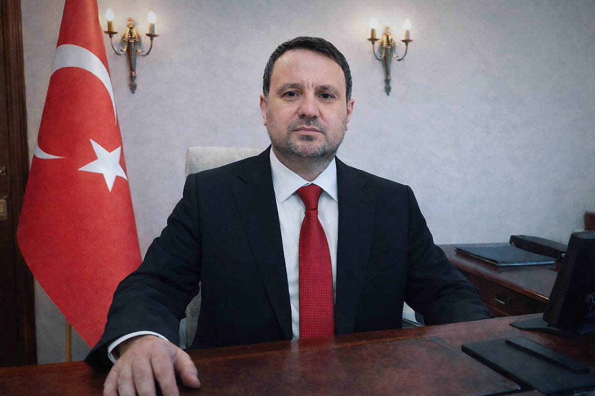 “Vatan aşkı, ruhun en derin köşesinde yanan sönmez bir ateştir.”

#AkınGürlek