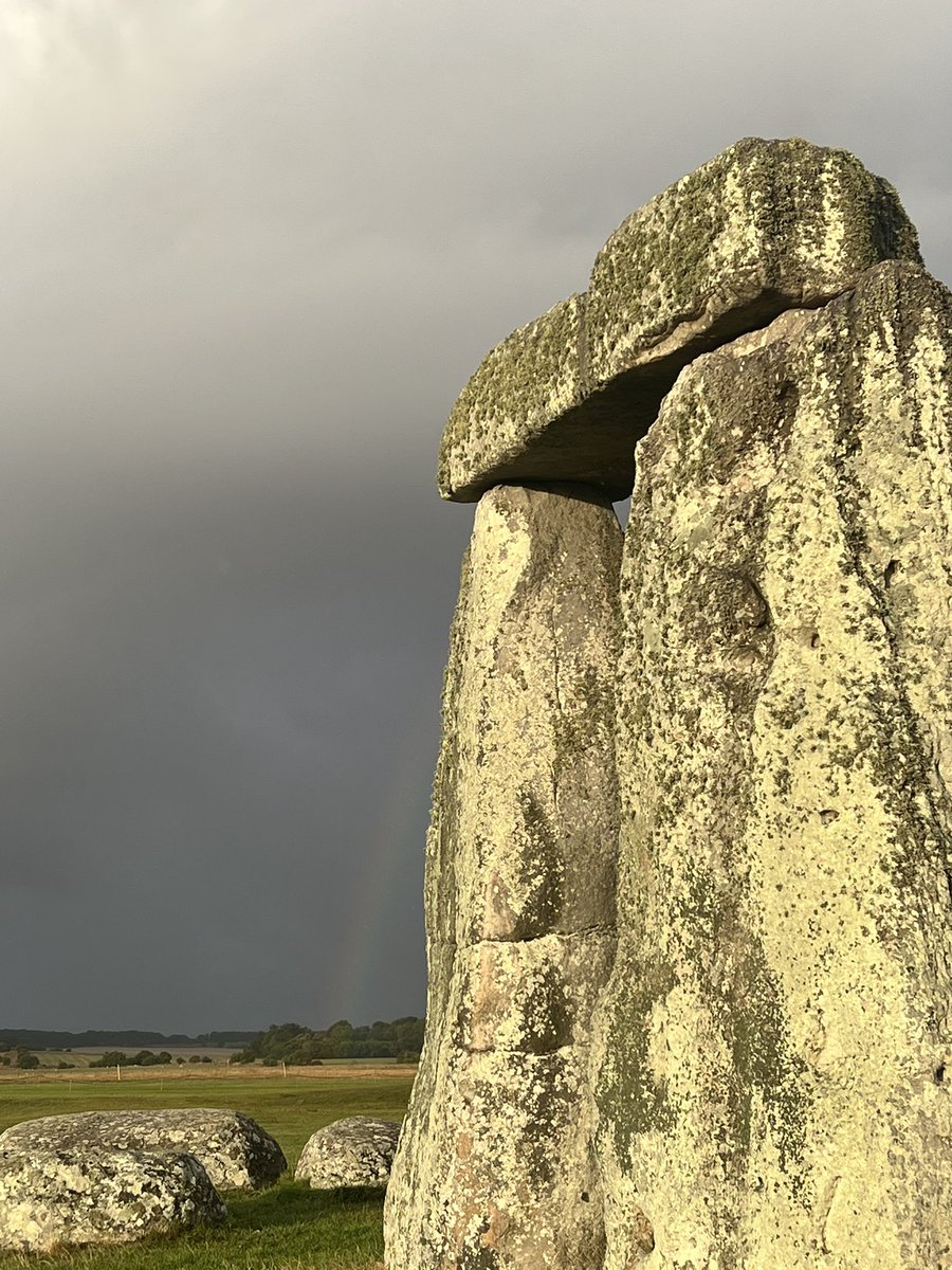 Sunrise at Stonehenge today (15th February) was at 7.20am, sunset is at 5.23pm 🌧️🌈