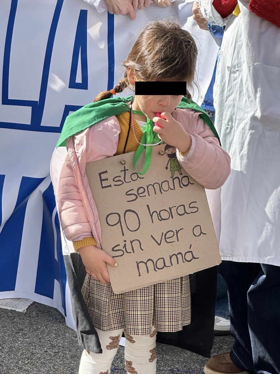 Y aún tenemos que soportar que algún iluminad@ tenga el cuajo de etiquetarnos de “elitistas y privilegiados”
Ahí👇🏻tenéis un claro ejemplo de lo que para un médico o sus hijos es un “privilegio”
Si somos como todos que menos que recibir el mismo trato que el resto
<a href="/Estatuto_Medico/">ESTATUTO MEDICO YA</a>