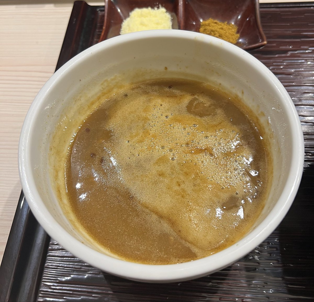 headbanker's tweet photo. 長男、もんたいちお＠京成八幡
カレーつけ麺大盛🍜
半熟玉子🥚
今年27杯目✨

まずは麺から、浅草開化楼の極太麺の噛みごたえ、小麦の存在感が凄いなぁ✨
初のカレーつけ汁は、濃厚魚介豚骨に甘めのカエシにカレーがめちゃくちゃ合う🤤

大盛の麺が一瞬で消えた❗️
ダントツに好みな一杯😋 https://t.co/dQ2ktZPU3w