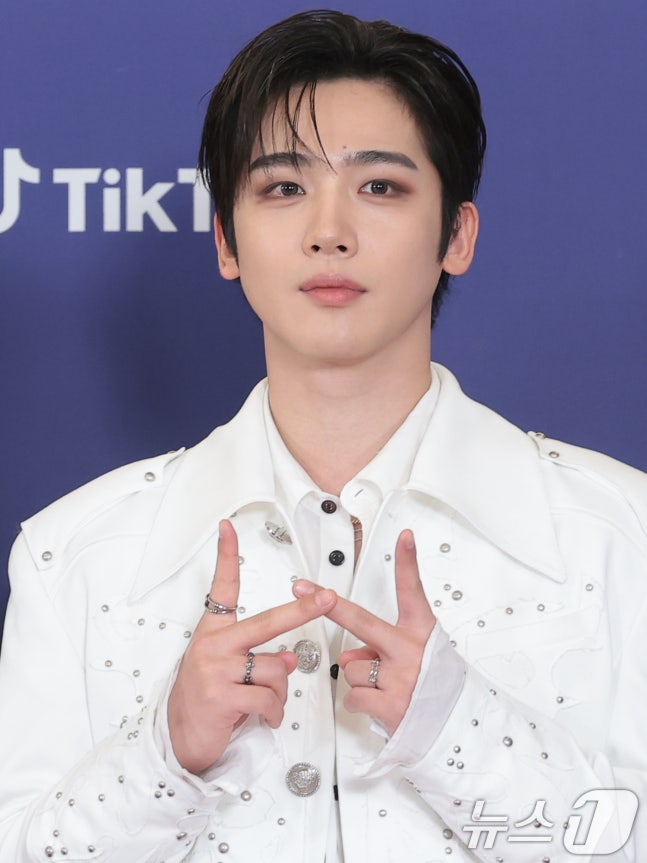 หล่อไม่พักเลยนะคับ "คิมโยฮัน" 
 (출처 : 네이버 연예) naver.me/5LQt4Wv5

#위아이 #WEi
#김요한 #KIMYOHAN #คิมโยฮัน