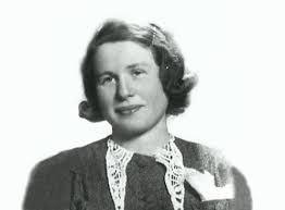 116 lat temu urodziła się bohaterka, ikona pomocy, osoba o złotym sercu.
Irena Sendlerowa.
Działaczka społeczna i charytatywna. Uratowała ponad 2500 żydowskich dzieci z warszawskiego getta.
Dzieci wywożono m.in. w ambulansach, skrzynkach, workach lub przez