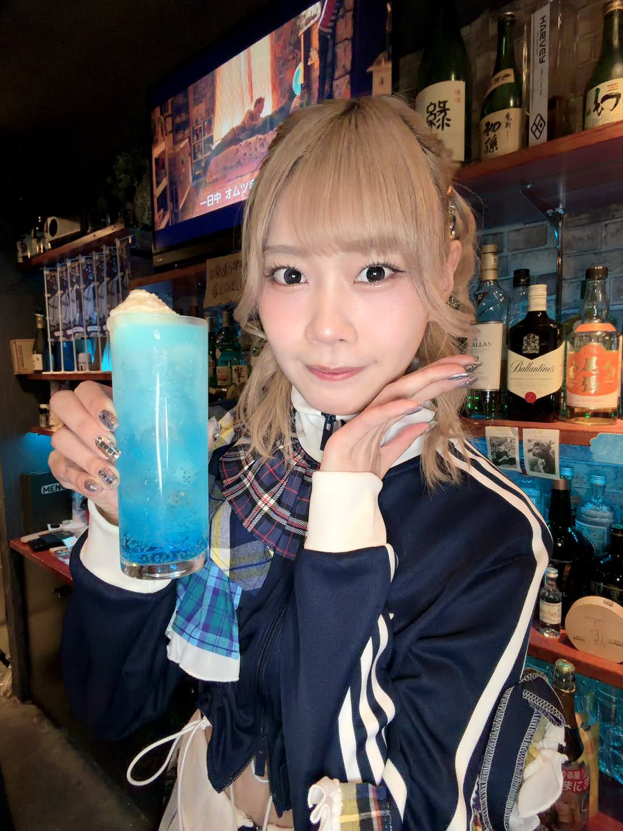 まゆみっち🍥

今年もお祝いしてくれて本当にありがとう🩵かんぱーい！まゆみっち元気にしてるかなー？っていつも心配してるけど上下がまゆみっちにたくさん元気あげるー！！🩵ずっとらぶ！31歳の上下もよろしくだよー！！

うえしたあお