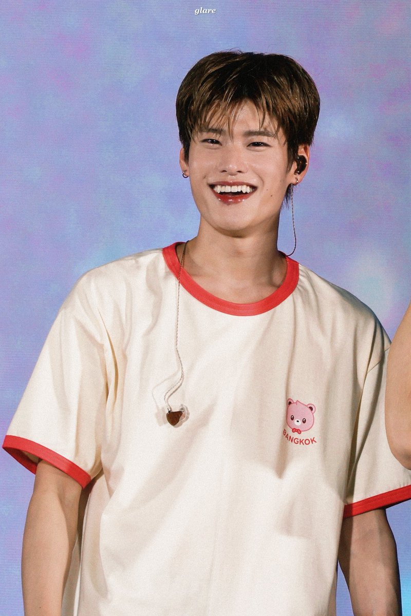 𝙂𝙇𝘼𝙍𝙀 tweet media