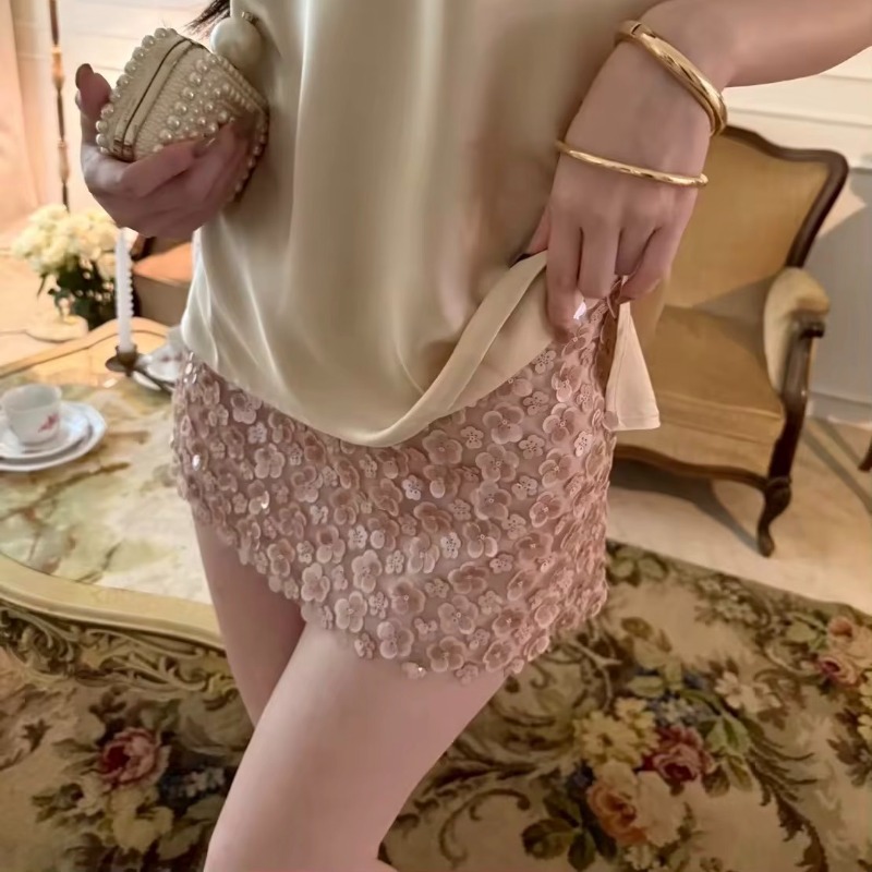 butlercupreview's tweet photo. กระโปรงสั้นที่หยิบมาใส่ได้บ่อย Rosy Mini Skirt ดีไซน์สวย ใส่สบาย เข้ากับหลากหลายลุค เหมาะกับการแต่งตัวในทุกวัน