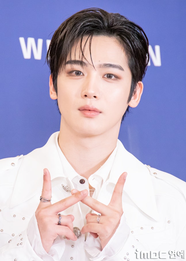 [ภาพ] คิมโยฮันสมาชิกวง WEi กับความหล่ออบอุ่นสุดหัวใจ (출처 : 네이버 연예) naver.me/GXFMUGAf

#위아이 #WEi
#김요한 #KIMYOHAN #คิมโยฮัน