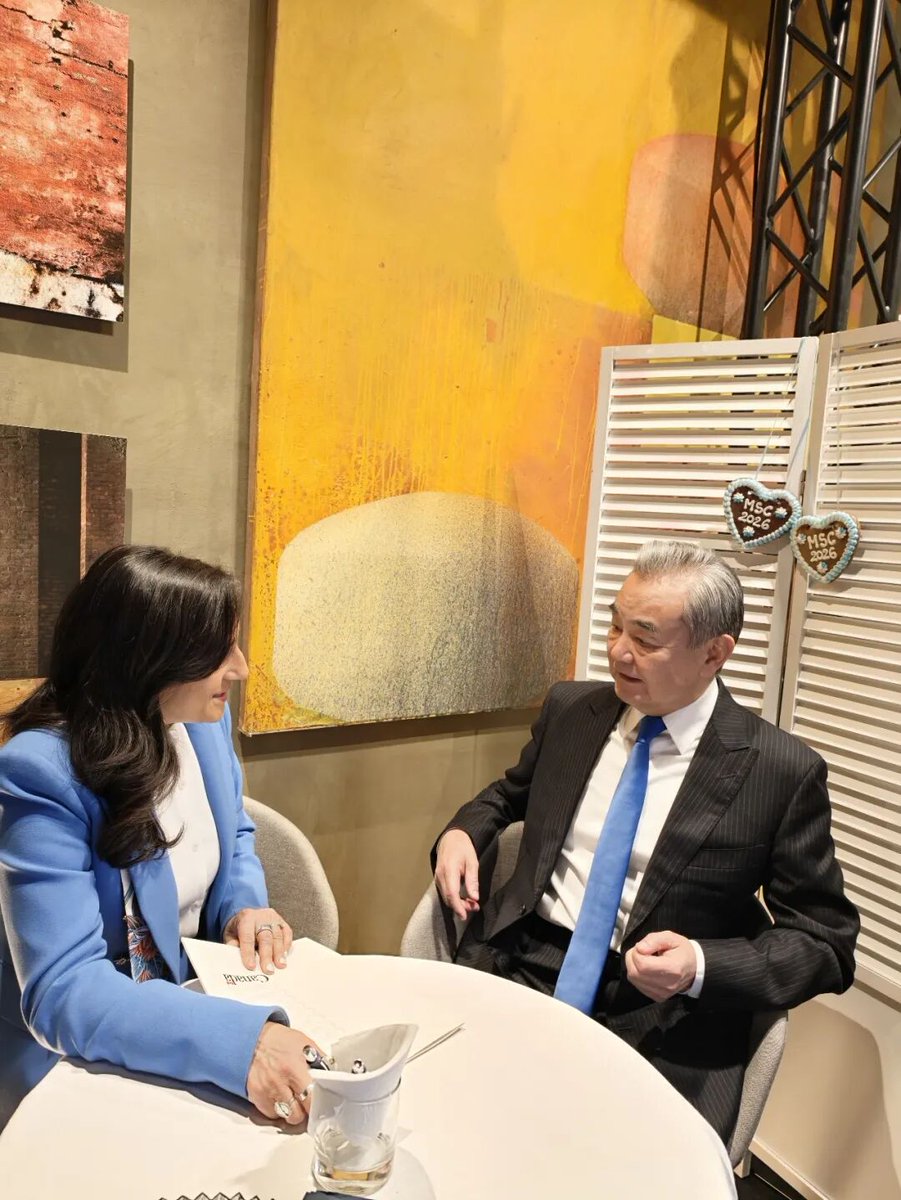 ＃中国・カナダ外相会談INミュンヘン。王毅外交部長：カーニー首相の訪中は豊かな成果を収め、カナダ新政府が対中新政策を実行していることを十分に証明した。これは両国の共通利益に合致し、完全に正しい選択だ。習近平主席はカーニー首相と中国・カナダ新型戦略パートナーシップの構築について共通認