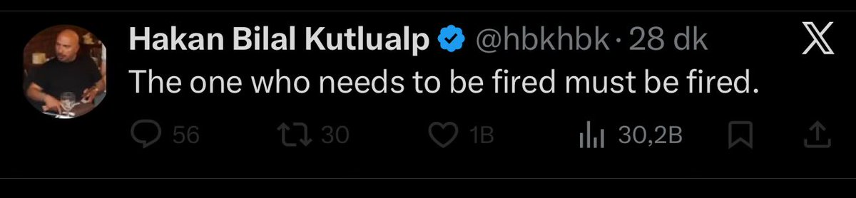 Ya demeyeyim demeyeyim diyorum da bre pezevenk.

Dün Trabzonspor galibiyeti almışız şimdi kovulması gereken kovulmalıdır ne alaka?

10 kişi toplarız Ali Beyin verdiği parayı diyordun hâlâ bekliyoruz. 

Sen yönetime akıl vereceğine ilk önce dediklerinin arkasında durup sözünü tut.