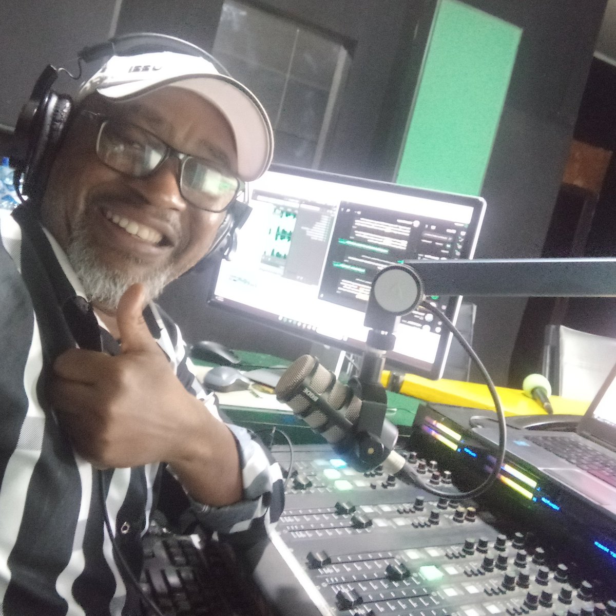 Sit back and relax with Uncle Victor aka The Smooth Pilot on #TheJazzShow...ON..  #FlavaFm
till  2Pm. 

87.7fm Copperbelt 
92.1fm Solwezi 
96.9fm Lsk
Download to Stream Live 🌎  App (Apple &amp; Google) Play store. 
#KopalasMostLoved
#WeCanBroadCastFromAnyWhere