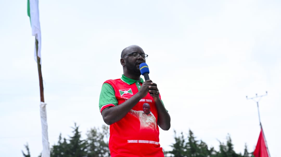 lionel_Mpawe's tweet image. #Burunga
Ce 14 février 2026, les membres du @CnddFdd en commune #Bururi se sont fortement mobilisés à l’occasion d’une cérémonie officielle dédiée à la célébration de la victoire issue des élections de 2025, ainsi qu’à l’expression de ....

1/2