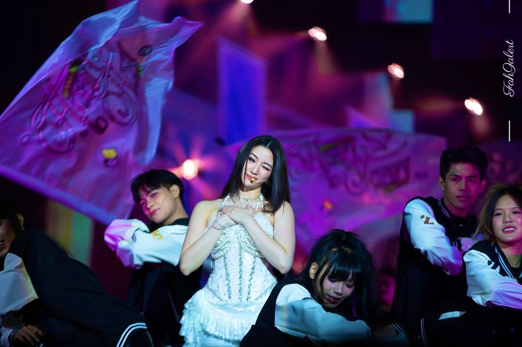 จินนี่แสบตาใช่ไหมคะ (ผิด)

#GinJay #ginnynatnicha 
#GinnyJaynaFirstFanconTH