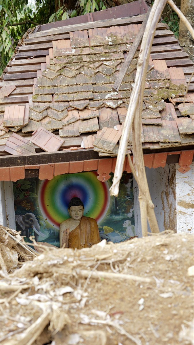 johhesse_EU's tweet image. Returning from a heartbreaking field trip to the areas hit by Cyclone Ditwah. Villages swallowed by landslides—homes buried under mud &amp;amp; debris. Sadly, many didn't make it out alive. Heart goes out to the survivors. 🇪🇺 Assistance  @ work #Climatechangeisreal @EU_in_Sri_Lanka