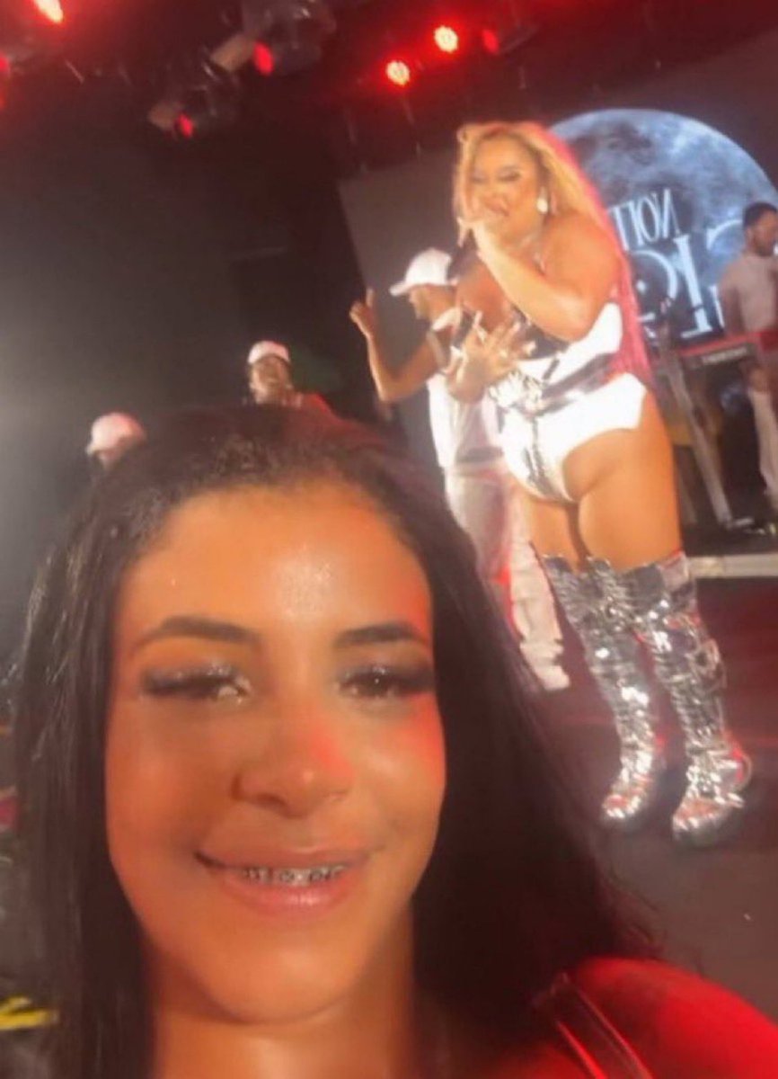 andreariell's tweet photo. não aguento com ela encantada https://t.co/EboApB6QAc