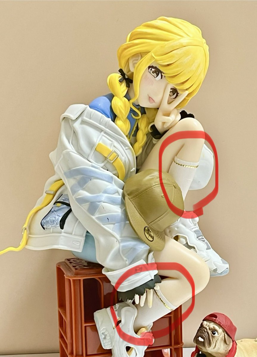 フィギュアにマスキングテープとネイルシールを貼るだけで靴下を履いてるように見せれる🧦