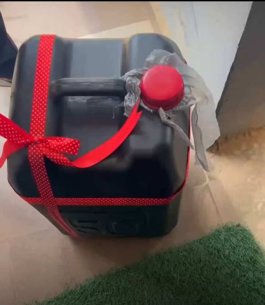 Cleverly 💐 tweet media