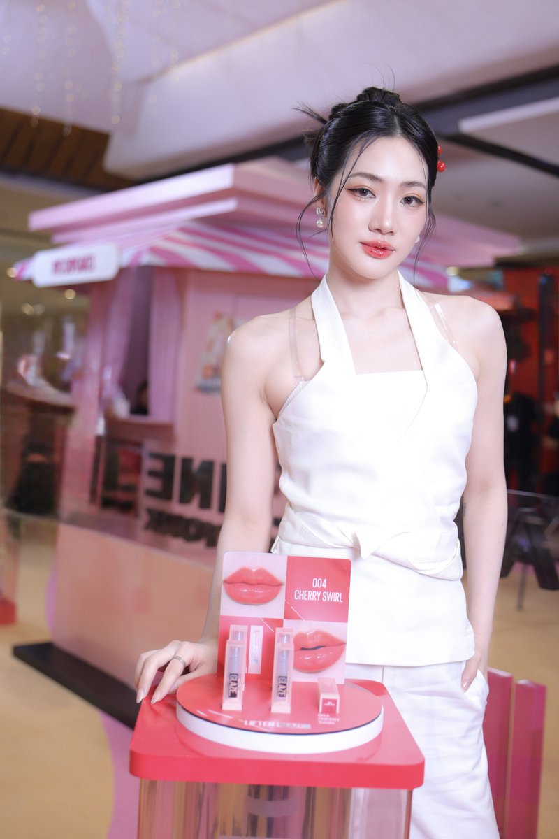 h8ngmt's tweet photo. SOOO GLAZE 🍒❄️

#h8ngmt #InThe8ight 
#ฮุ้งที่แปลว่าหมอก 
#MNYLifterGlazeEvent 
#MaybellineThailand https://t.co/bFLRmGdE4H