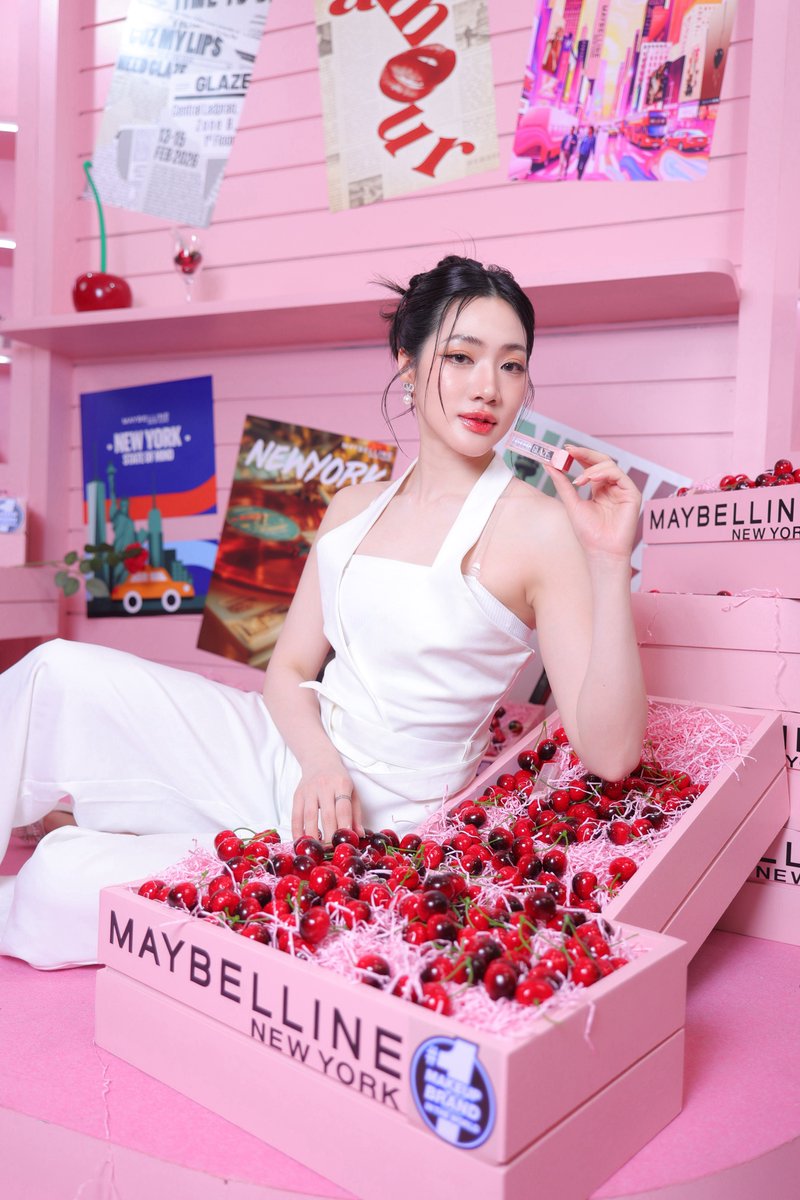 h8ngmt's tweet photo. SOOO GLAZE 🍒❄️

#h8ngmt #InThe8ight 
#ฮุ้งที่แปลว่าหมอก 
#MNYLifterGlazeEvent 
#MaybellineThailand https://t.co/bFLRmGdE4H