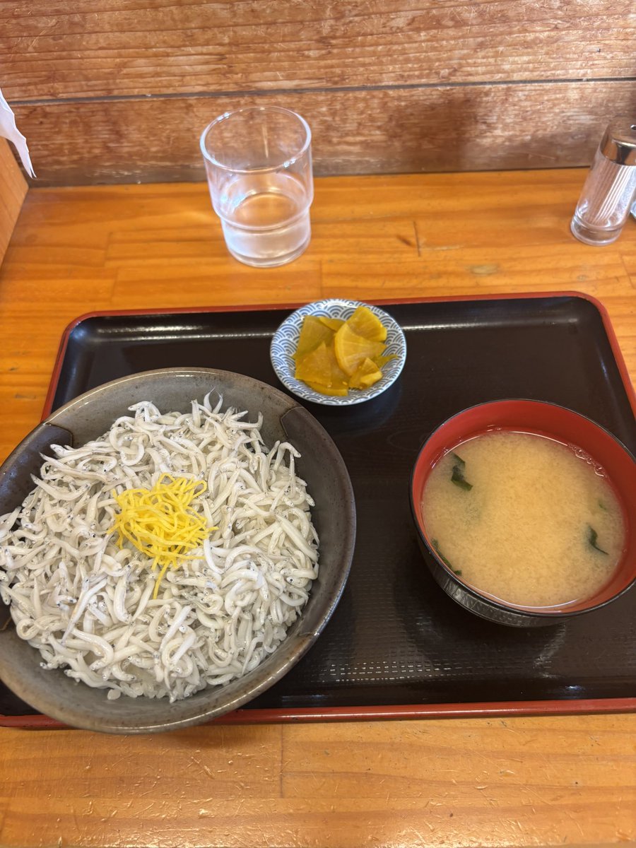 rrw6sv's tweet photo. #OURVOYAGE2026 1公演目
BLUE Enoshima🏖️

海をバックに最高な景色の中ツアーが始まりました！
観にきてくれたみなさんほんとにありがとう！めっちゃたのしかった！
終わってから食べたしらす丼もすごく美味しかった！
今日はぐっすり眠れそうです😴

来週は札幌→仙台いくよ！ https://t.co/kUrA71tvdr