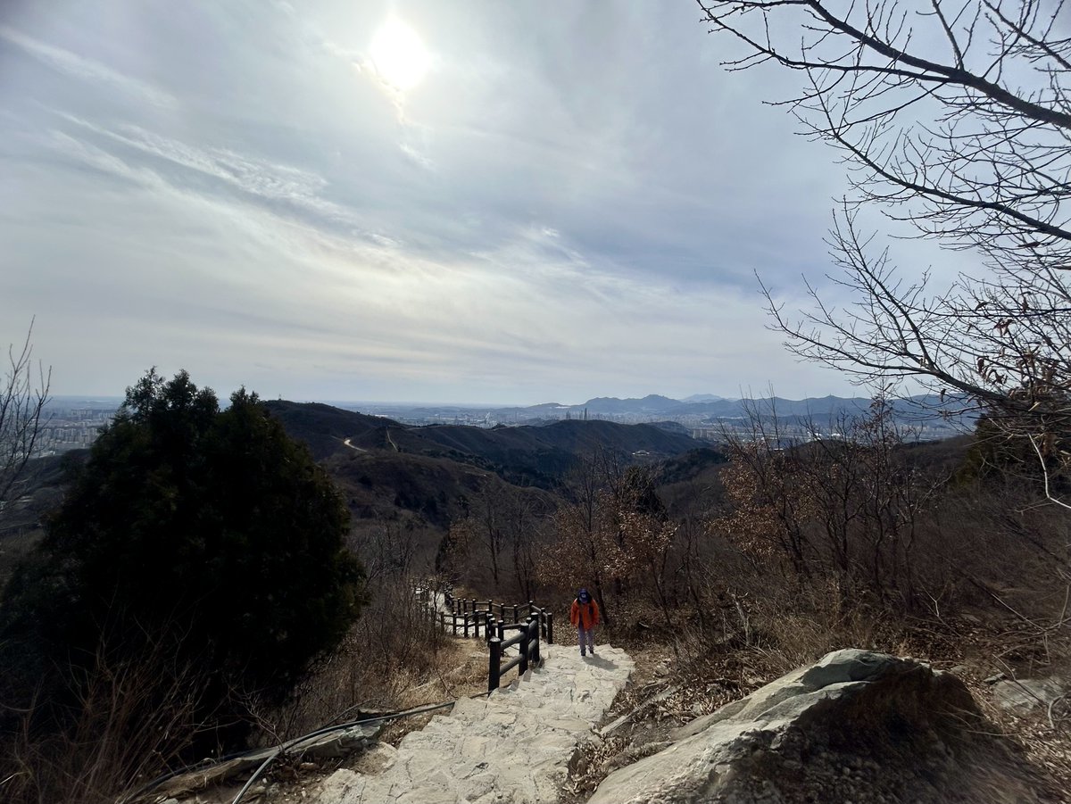 Ruby_Saturn's tweet photo. Hike from Moshikou to Xiangshan Park.
模式口-香山穿越
2026.02.15 https://t.co/7dp12G040z