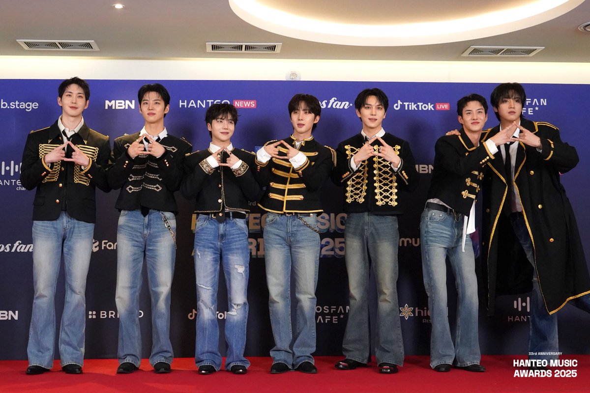 #PENTAGON at the red carpet of the Hanteo Music Awards 2025.