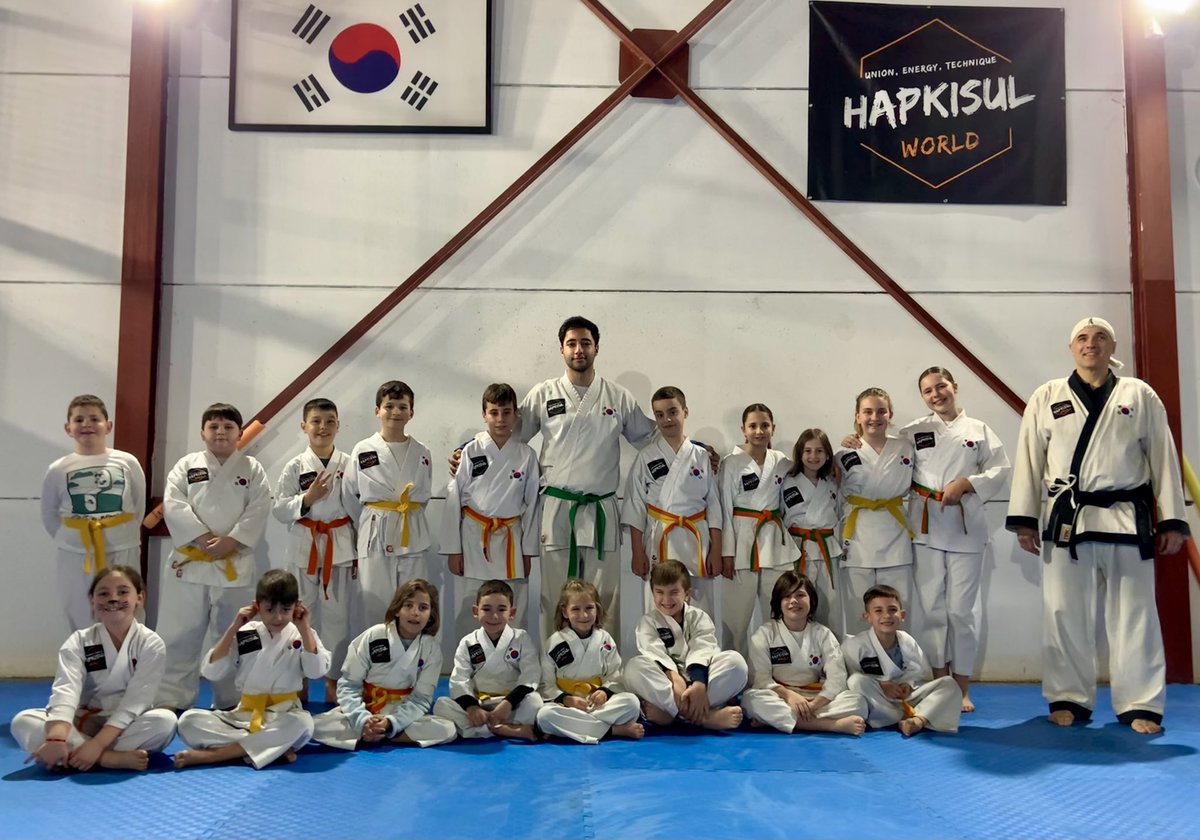 HapkisulWorld's tweet photo. HAPKISUL KIDS
Hapkido + niños = magníficos momentos
#hapkisulstyle #lalcudia #hapkido #masterandrésroig #joanmartinez #hapkisulkids #hapkidokids https://t.co/rlMAV8i6RN