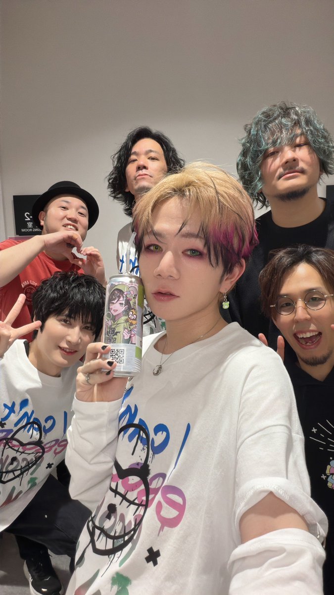 そらまふうらさかありがとうございましたー！！

演出やら何やら色々遊ばせていただきました🙇
楽しんでもらえてたらいいなぁという感じです！

精一杯やりました！
自分は楽しかったです！

2/13の会場リハのレア写真と2/15のバンド陣とのショットー！！！！

おつ「たぬ」