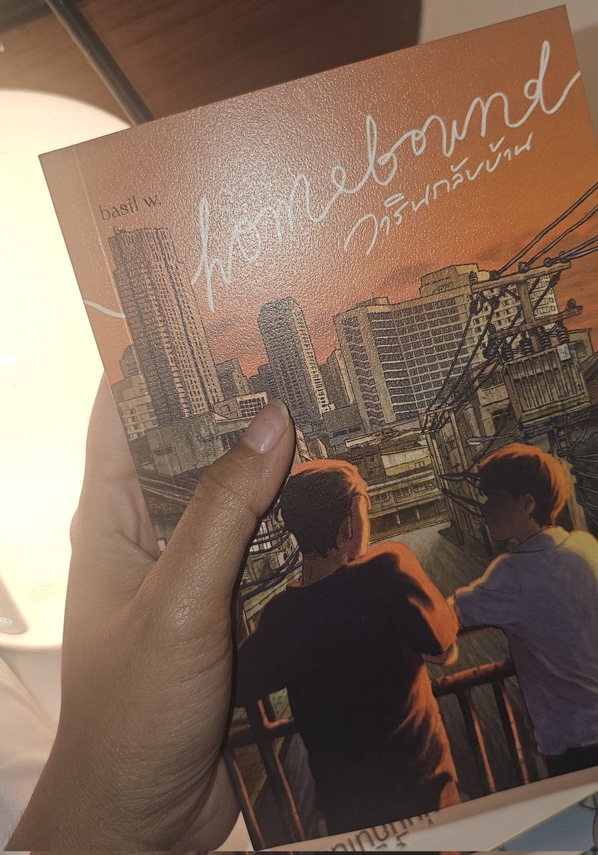 อ่านจบละ slice of life/slow burn คือตอนพรีคิดว่าต้องขมมาก เผลอๆ เจอ bad end แต่อ่านจริงไม่ใช่เลย เบาสบายมาก มี conflict นิดเดียวเอง ชีวิตรักคนกอทอmall ที่ต่างคนต่างมีทรอม่า แต่ก็รู้สึกว่าการเจอความรักแบบนี้ในกรุงเทพฯแม่งดูยากกว่าหาผัวรวยอีกอะ พระเอกโคตร type นี่ อยากได้แบบนี้มาก