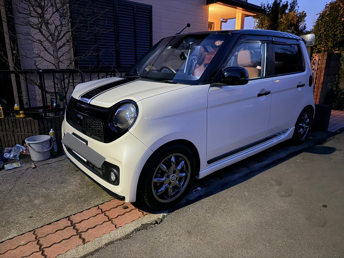 洗車とコーティング完了して、サイパネに穴開けてサイドステップ付けたけど、接着剤のくっつきが悪いな、、

突貫で付けなきゃよかったな、、

下側穴開けてクリップ留めしてあるから落下はしないけども、、