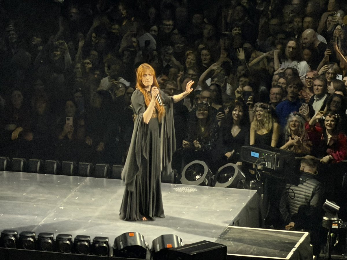 denno879's tweet photo. @florencemachine didn’t disappoint last night, great concert and what a voice. https://t.co/1VNHqBOBUh