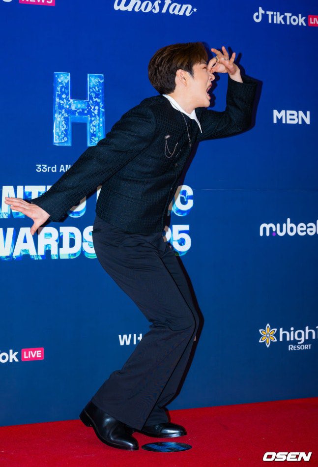 "describe your bias in a picture"
...okay