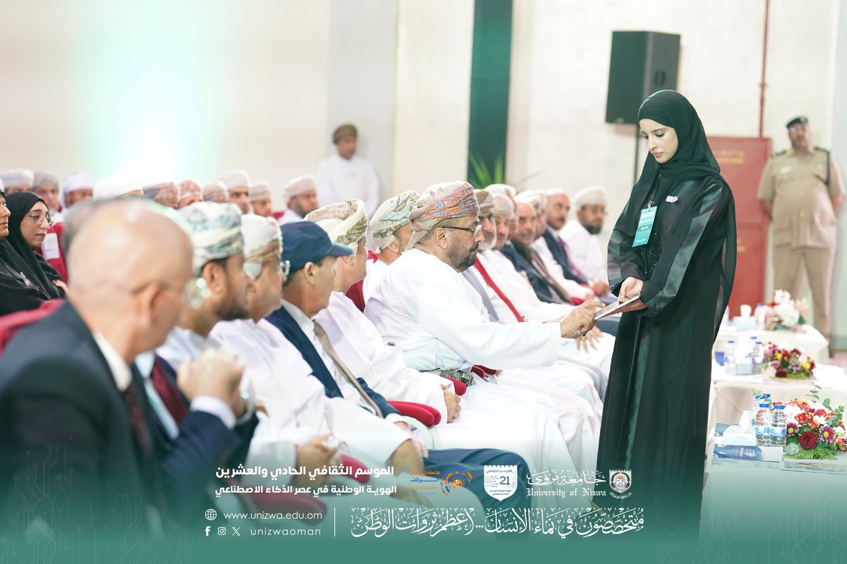 راعي الحفل يدشّن "هاكاثون الوقف الأول: ابتكار واستدامة" في محافظة الداخلية، الذي يهدف إلى تمكين طاقات الشباب وطلبة الجامعات من المشاركة بأفكار إبداعية تسهم في تنمية قطاع الأوقاف، ويوفر بيئة محفزة للتفكير الجماعي والعمل التشاركي وتحويل الأفكار إلى حلول عملية قابلة للتطبيق.