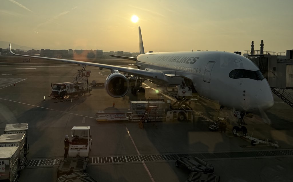 ysm2's tweet photo. 羽田空港混雑の影響で遅れたけど、無事離陸🛫
クラスJ楽ちん😙 https://t.co/y7hstUytU0