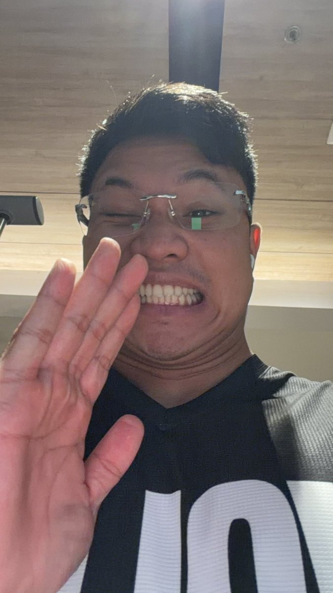 mownohoes's tweet image. 1.dr gue kecil sampe sebelum bokap ketangs mana gue tau bokap gue korupsi atau kaga

trs ketangkep trs jatoh miskin trs gue jadi badut online

eh kebetula kaya lagi

2. masa gue gaboleh sayang sm bokap gue man, dia ngelakuin kesalahan, udah face the consequenses. 

gue udh kena…