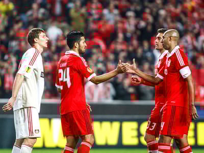 🗓️ 14 de fevereiro de 2013
Benfica 2–1 Bayer

No meio do temporal na Luz, o Benfica segura a eliminatória. O Bayer empata, mas Matić resolve de cabeça após grande jogada iniciada por Artur. Vitória europeia, rumo aos oitavos da Liga Europa