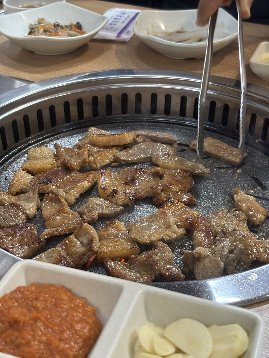 아무래도 연휴에는 돼지갈비겠지...