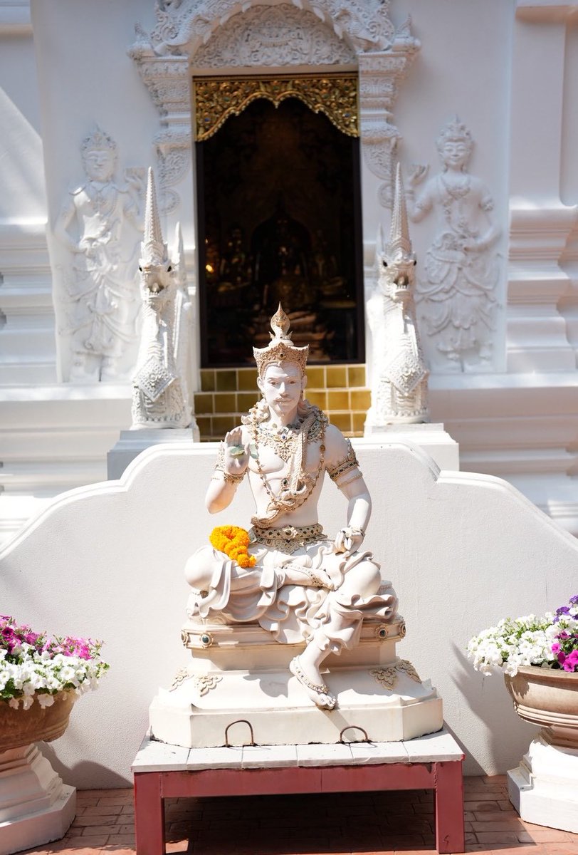 องค์นี้หล่อจริง บารมีมาเต็ม ถ้าให้พูดตรงๆ คือ หน้าท่านเหมือนคุณเก่งมากกก 🥹

พิกัด ม่อนกุเวร เชียงใหม่