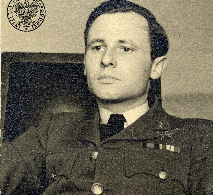 DorotaKania2's tweet photo. ‼️75 lat temu komuniści zamordowali por. pil. Władysława Śliwińskiego, bohatera Dywizjonu 303.
Matka - rozstrzelana prze Niemców
Ojciec zginął w Charkowie – strzał w tył głowy od NKWD.
On – na Rakowieckiej – strzał w tył głowy od UB..
👇
https://t.co/hkoVKYO1ZA https://t.co/r4GLM8JxGP