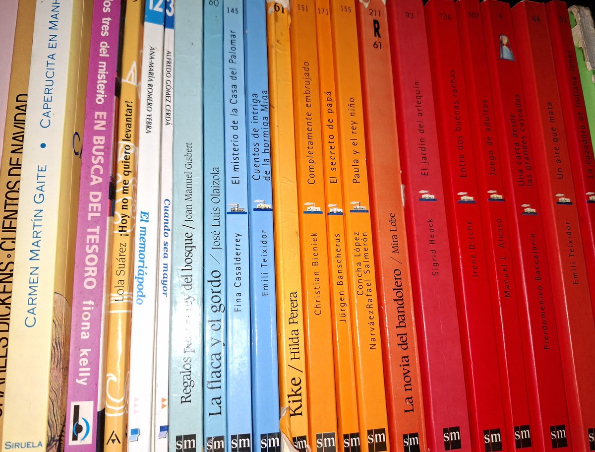 Pepperwood_'s tweet image. Hablando de lecturas infantiles. Me sorprende que El Barco de Vapor ya no sea un referente con la variedad que tienen. 
Ahora los libros que se leen casi no tienen texto en las páginas.