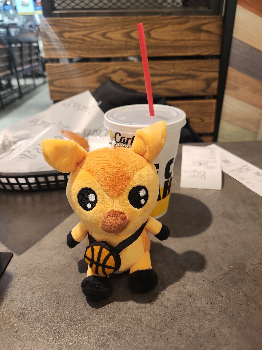 gorigoriniikiru's tweet photo. トイレに行ってくるからシカッチェと遊んでてと言われた成人女性 https://t.co/33kYAfcFVQ