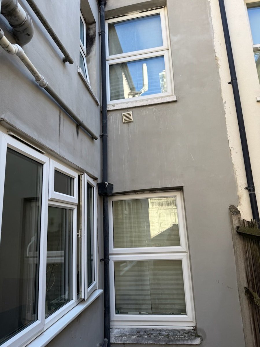 RobTheShiner76's tweet photo. Front &amp; back of a 3-bed property from just £25.
✔ Fully insured
✔ Pure water system
✔ Frames &amp; seals wiped
✔ Reliable &amp; professional

📞 07757 362648
📧 Cardwellswindowcleaningservices@outlook.com

Please share 🙏

#SE2 #WindowCleaning #FullyInsured https://t.co/kOkt4ZIi65