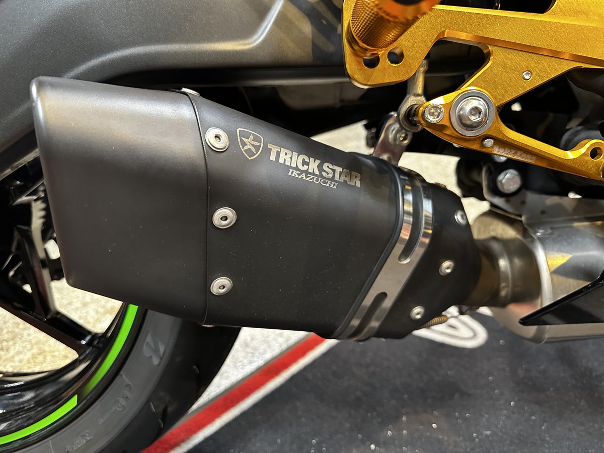 KMDex_hatahata's tweet image. ★明日月曜、明後日第三火曜日は定休日となります。また水曜日にお会いしましょう～♪
See you on Wednesday.

写真でも再掲載シリーズ！

#Kawasaki #ZX25R 入荷🔥
2021モデル・通称「ハチの巣グラフィック」！
このインパクト、やっぱりZX25Rならでは...

走行距離は20,000kmですが、
正直