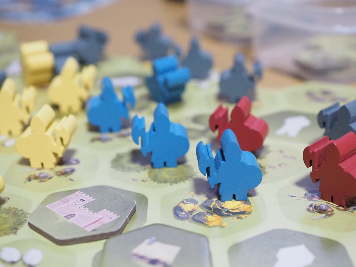 matz_jon's tweet photo. ボードゲーム「ルーート/Looot」は独題「ノイラント/Neuland」でもあるっ!BGG2000位圏内に入ったし、テーブルゲーム大手Gigamic社の商品だから、そろそろ日本語版が出てもいーんじゃないっ?
#Looot https://t.co/IY9T5iq5bO
