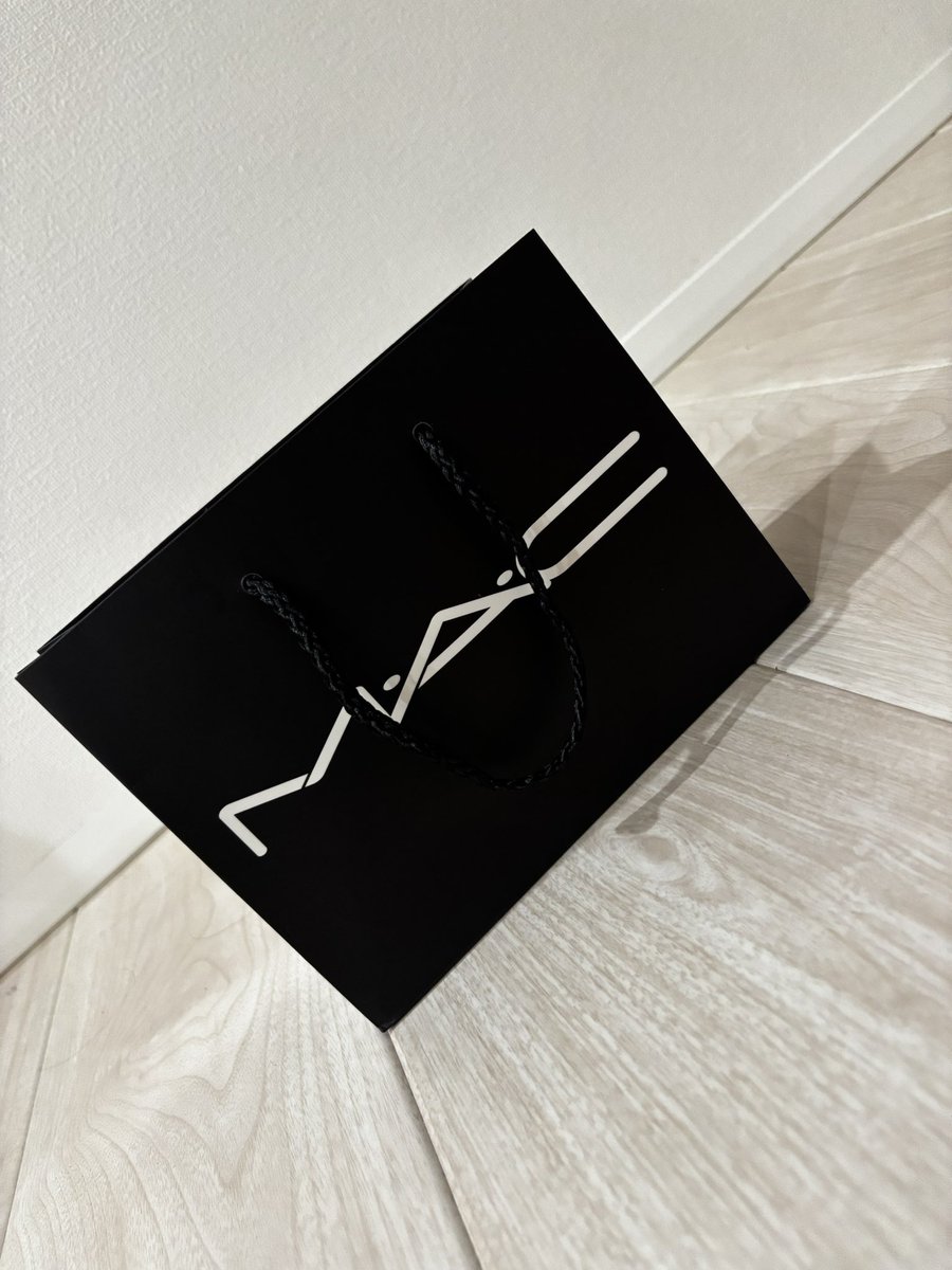 seigangurei's tweet photo. 嫁さんからバレンタイン🎁でMACの化粧品貰えました✨
大切に使います💓 https://t.co/tNjhDhhNa1