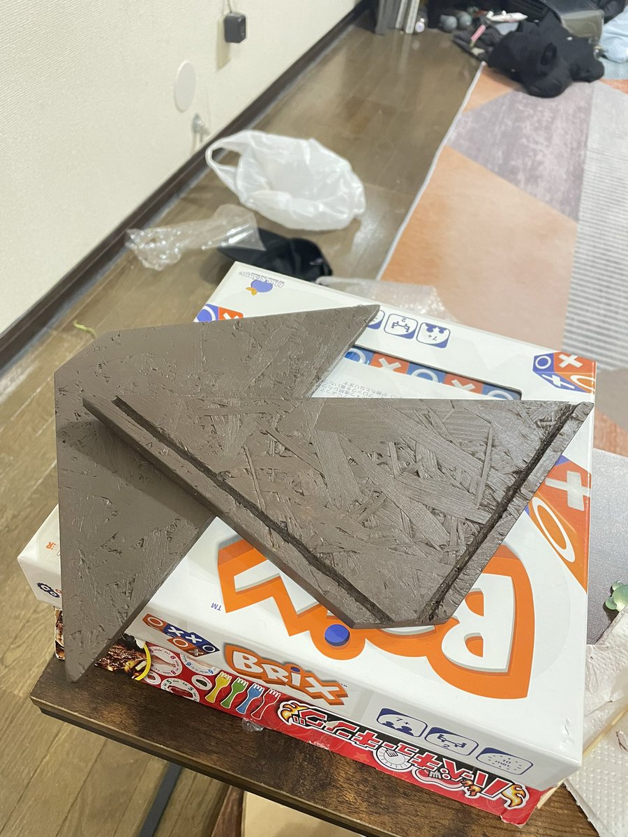 ezbar2009's tweet photo. フィールドラックのコーナージョイント工作。これで焚き火の目の前周りに食材置ける。　#フィールドラック https://t.co/A7tqBbzuiP