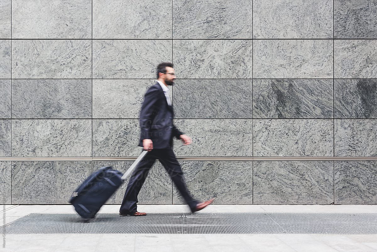 سرعة المشي: من أقوى المؤشرات لطول العمر

كيف نطبقها؟
تمشي 400 متر في 5-6 دقائق
تمشي من موقف السيارة للمول بخطوات سريعة

الفوائد:
انخفاض 40-50% في خطر الوفاة المبكرة
تقليل خطر خشونة الركبة
تقوية عضلات الجسم والقلب
تحسين صحة الدماغ والذاكرة

الجسم مصمم للحركة..والمشي السريع أفضل