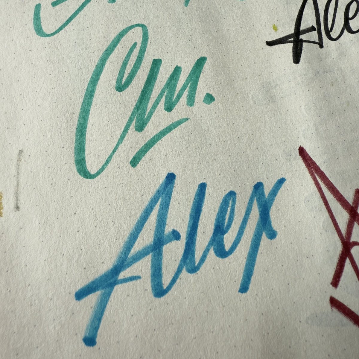 Вчера сделал порцию надписей.
И людей порадовал, и мне приятно вдвойне.

Могу для вас написать. 
Пишу, сканирую, отправляю.
С вас донат от 1000₽.