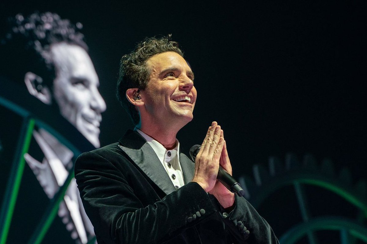 MikaFanClub's tweet image. 🇬🇧#SpinningOutTour
2026/02/12
Michael Holbrook Penniman Jr., known professionally as #Mika seen performing live on stage as part of his European tour.
@mikasounds plays #Wembley Arena as part of his Spinning Out Tour
gettyimages.co.uk/search/2/image…
via @GettyImages