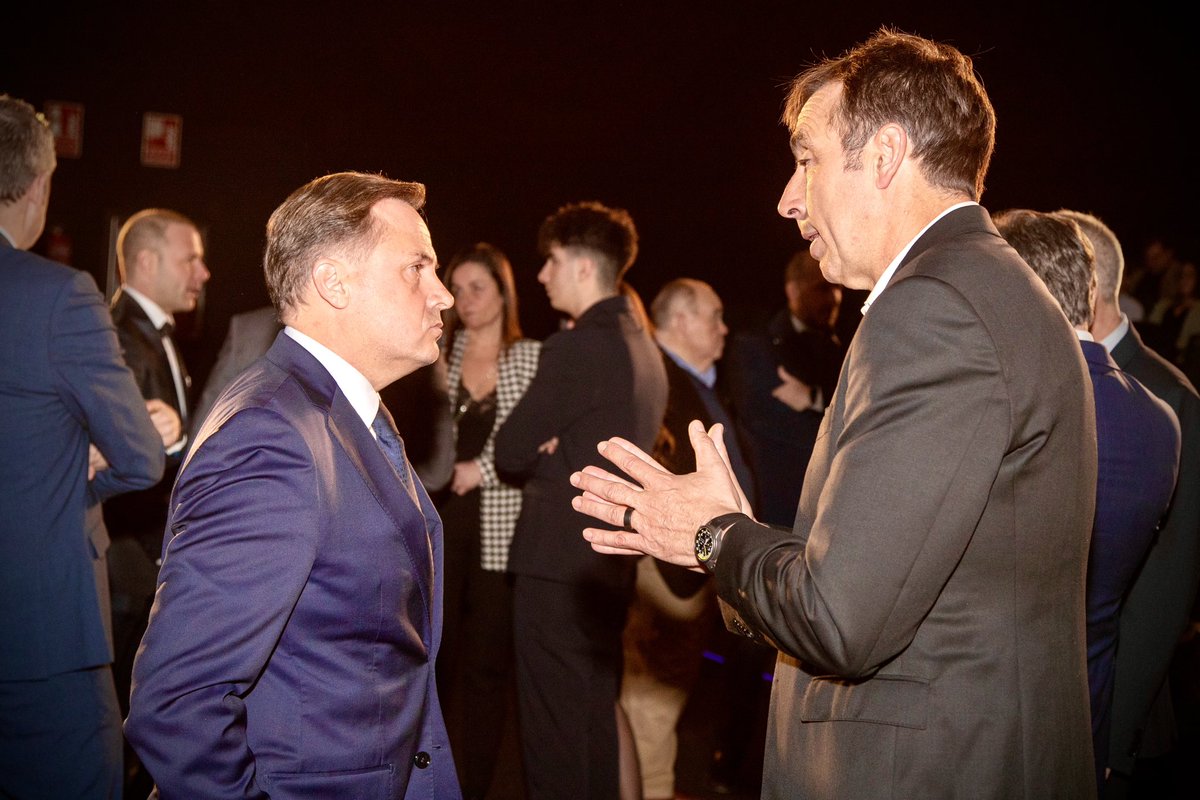 Manuel Aviñó tweet media