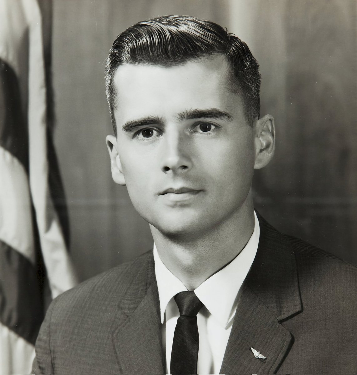 contactlight69's tweet photo. Remembering Roger Chaffee, born February 15, 1935, was an astronaut who died in the #Apollo1 fire January 27, 1967.
@NASAhistory
@NewsFromSpace
@PurdueAlumni
@ArlingtonNatl
@USNHistory
@airandspace
@museumofflight
https://t.co/c3jCbUQFcO
https://t.co/38OK3ZphGJ https://t.co/KMVmROMljI