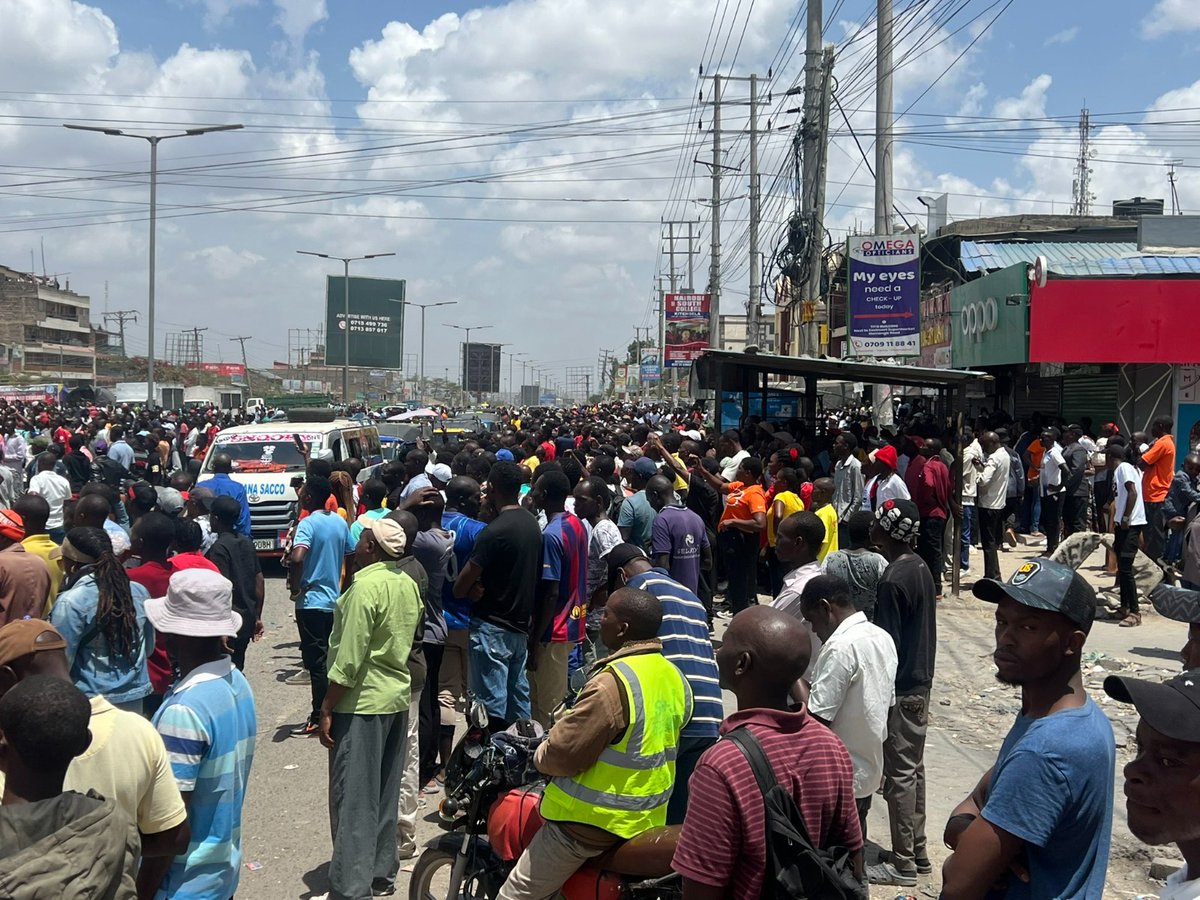 kenyatalkforum's tweet photo. Thousands of supporters have thronged Kitengela as they wait to receive Babu Owino, James Orengo, and Edwin Sifuna for the Linda Mwananchi rally. https://t.co/rQuzSxQ7qO